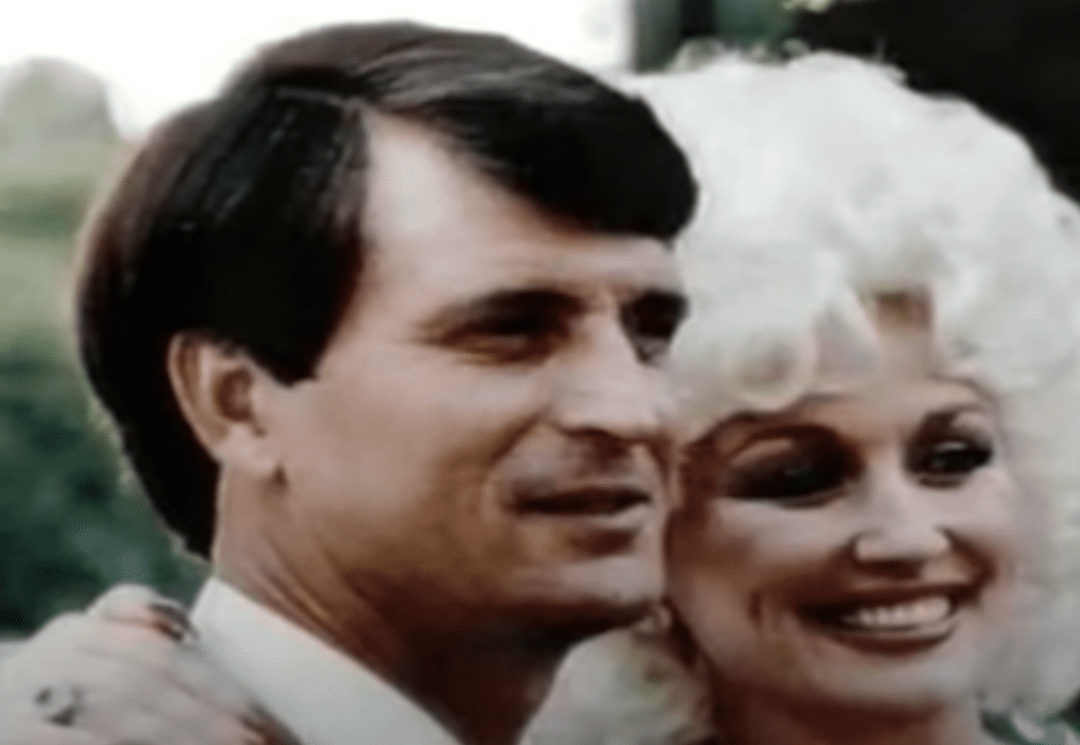 Image Credits: YouTube / dolly love | Dolly Parton and Carl Dean have a "let live" attitude