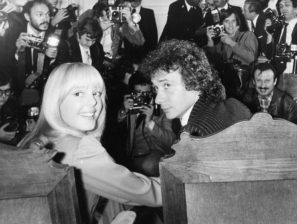 Michel Sardou et sa femme Elisabeth Haas en 1977. l Source : Getty Images Michel Sardou et sa femme Elisabeth Haas en 1977. l Source : Getty Images