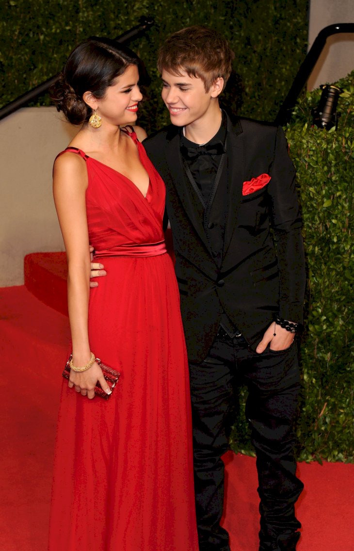 Image Credit: Getty Images/Craig Barritt | Selena Gomez and singerJustin Bieber arrive at the Vanity Fair Oscar party