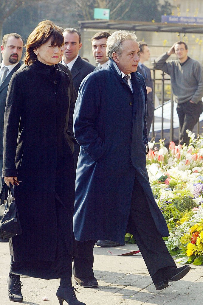 Michel Sardou et Anne-Marie Périer le 20 mars 2003 à Paris. l Source : Getty Images Michel Sardou et Anne-Marie Périer le 20 mars 2003 à Paris. l Source : Getty Images