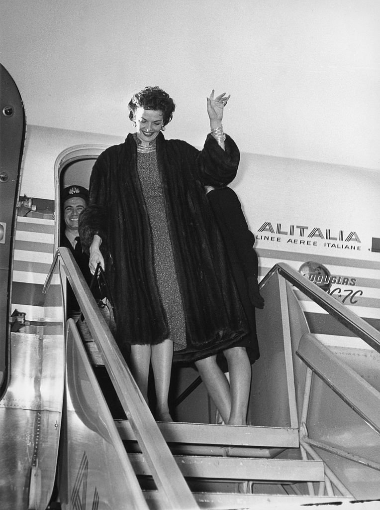 Image Source: Getty Images/Alinari Archives/The American actress Jane Russell greets from the ladder of a plane an airplane of Alitalia