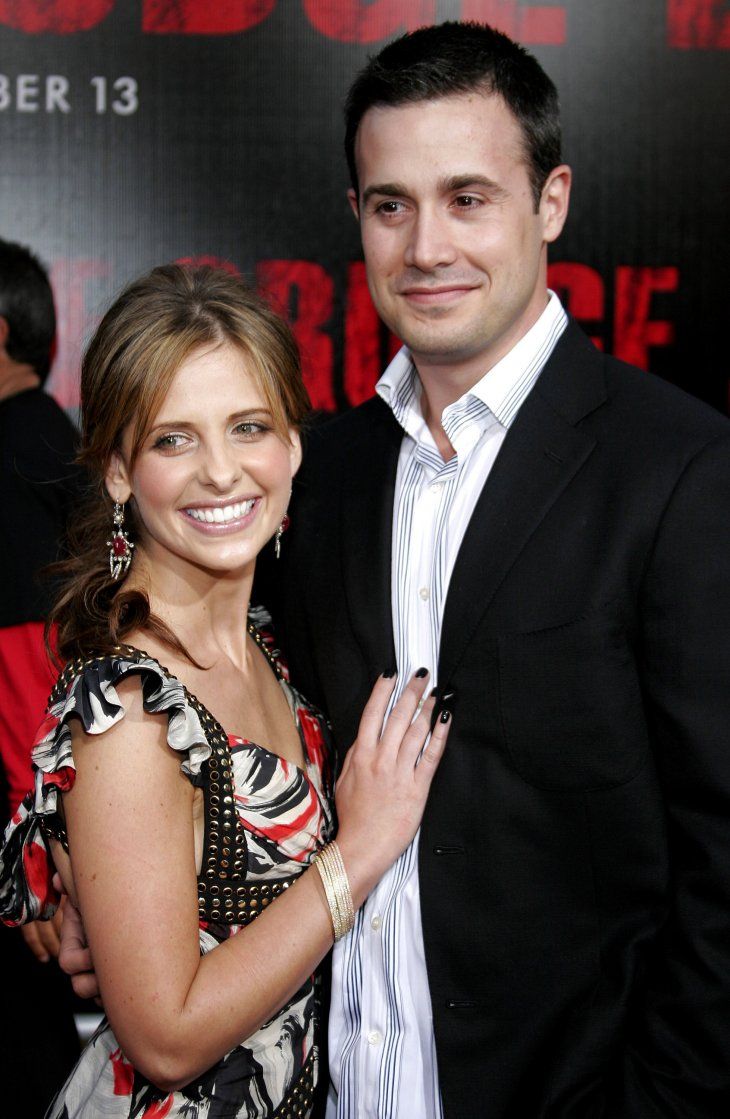 Sarah Michelle Gellar and her husband Freddie Prinze Jr. / Getty Images