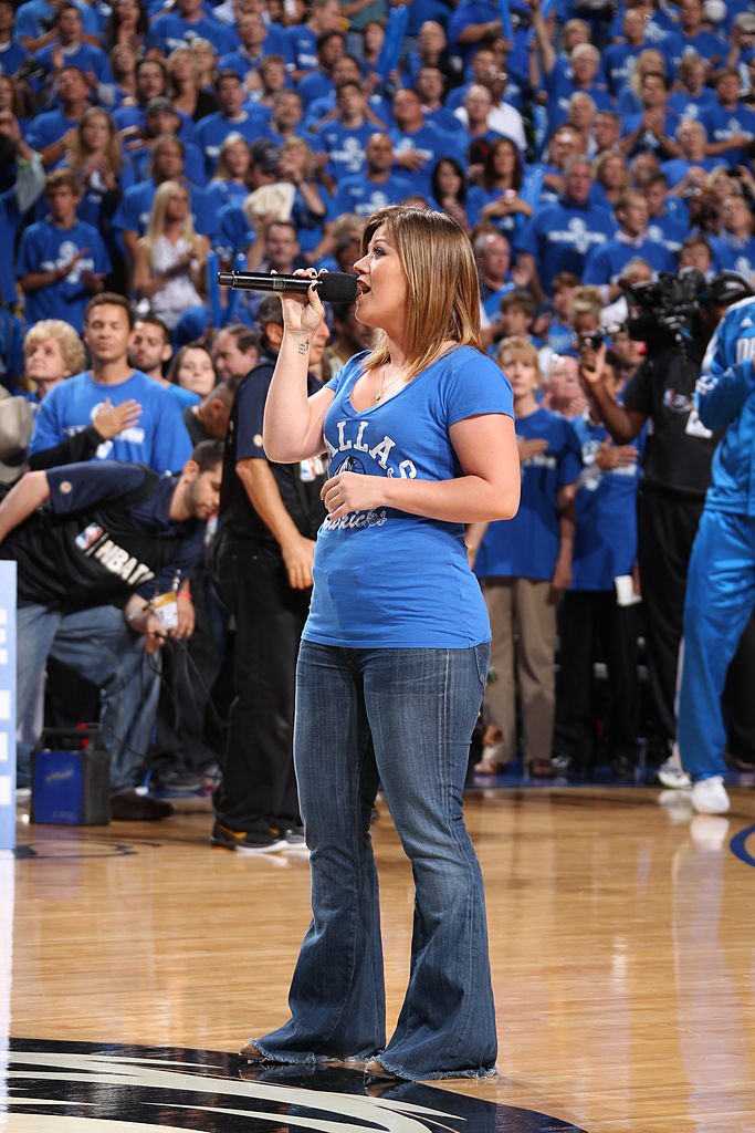Image Source: Getty Images/Nathaniel S. Butler/Singer Kelly Clarkson sings the National Anthem before Game Four of the 2011 NBA Finals on June 07, 2011 at the American Airlines Center in Dallas, Texas