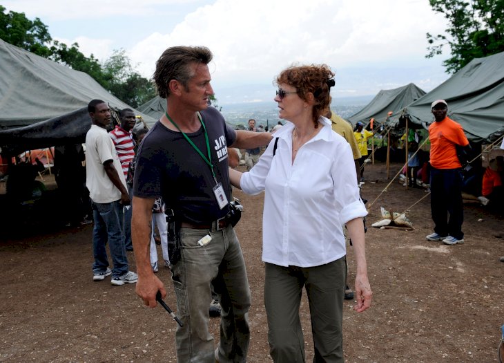 Sean Penn greets Susan Sarandon after a visit to a camp for internally displaced persons managed by Penn and his Jenkins-Penn Humanitarian Relief Organization in Port-Au Prince, Haiti. The group, Artists for Peace and Justice is working to rebuild Haiti�s education system on April 12, 2010 in Port-au-Prince, Haiti. (Photo by Kevork Djansezian/Getty Images for Artists For Peace And Justice)