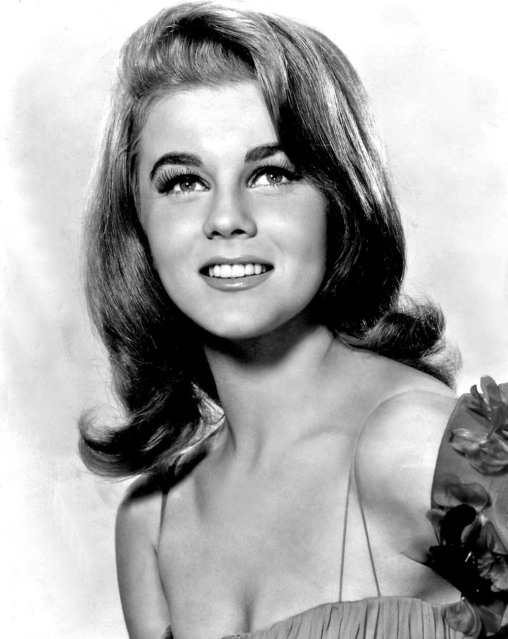 Image Source: Wikimedia Commons|Promotional photo of Ann Margret Image Source: Wikimedia Commons|Promotional photo of Ann Margret