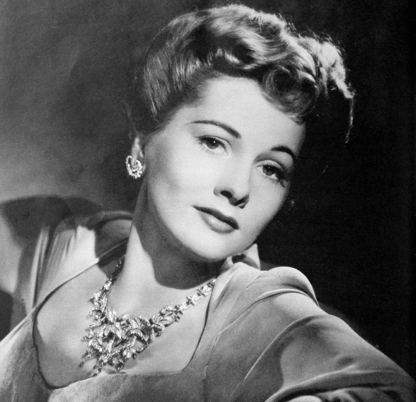Image Source: Wikimedia Commons/Public Domain/Publicity photo for Joan Fontaine