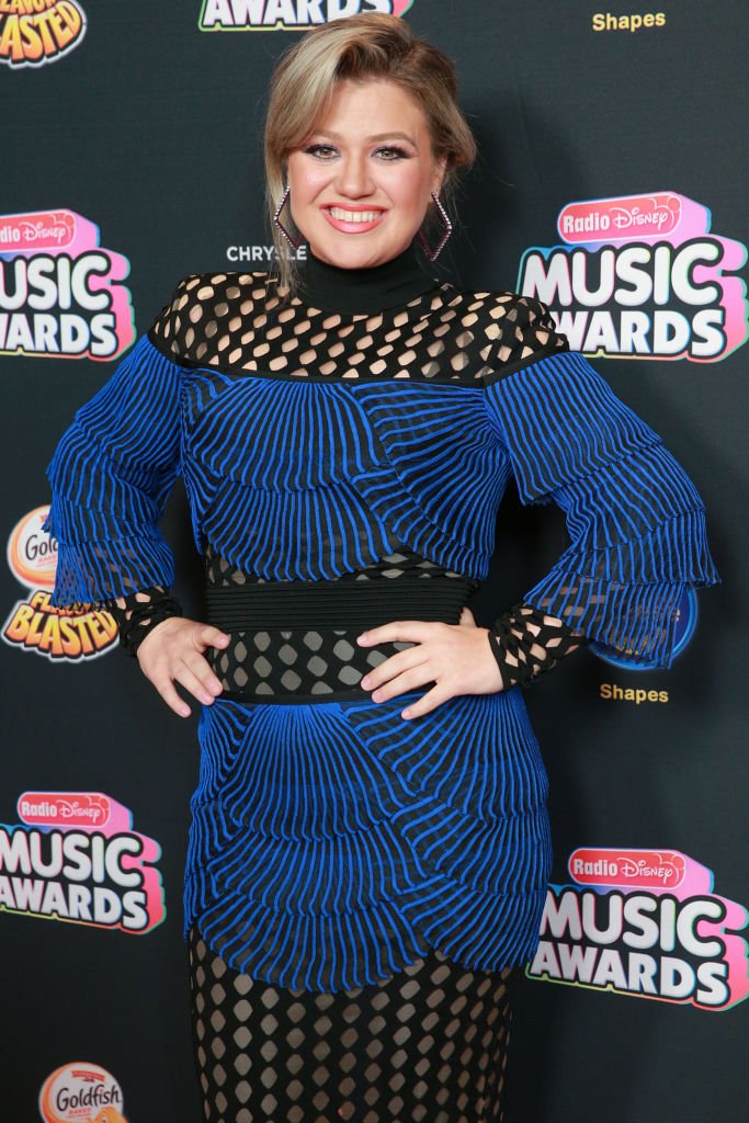 Image Credit: Rich Fury / Getty Images / Kelly Clarkson on the red carpet.