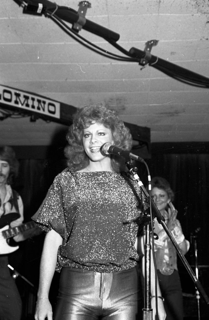 Image Credits: Getty Images / Michael Ochs Archives | Reba signed her first contract in 1975