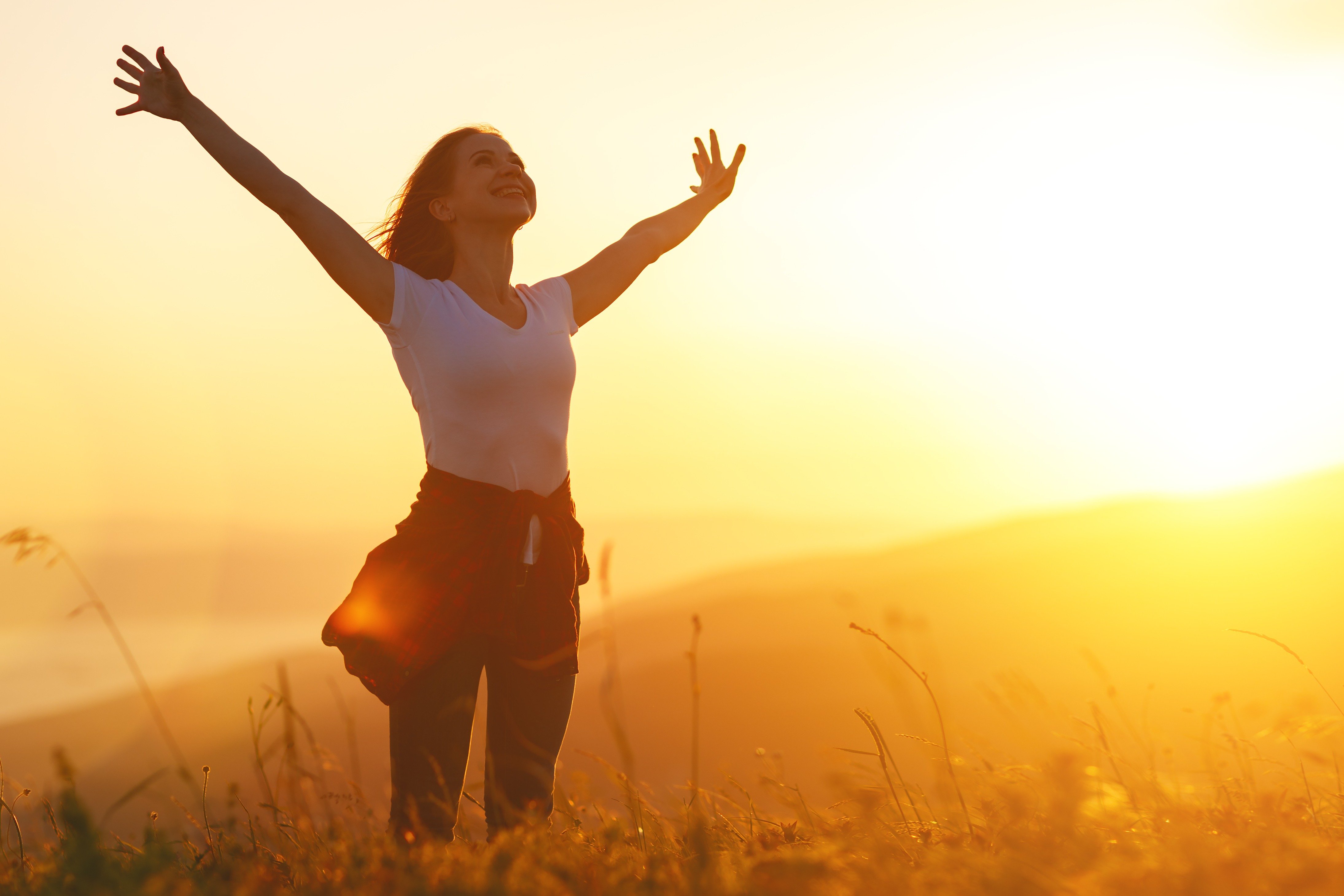 Image credits: shutterstock / girl sunset