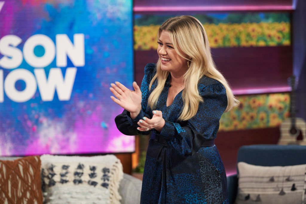 Image Credit: Getty Images / Singer, Kelly Clarkson on set for her talk show, The Kelly Clarkson Show.