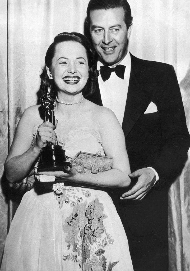 Image Credits: Getty Images / Keystone | Olivia de Havilland receives her Best Actress Oscar from actor Ray Milland Image Credits: Getty Images / Keystone | Olivia de Havilland receives her Best Actress Oscar from actor Ray Milland