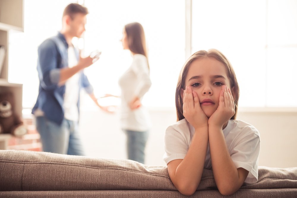 Couple arguing in front of child | Shutterstock