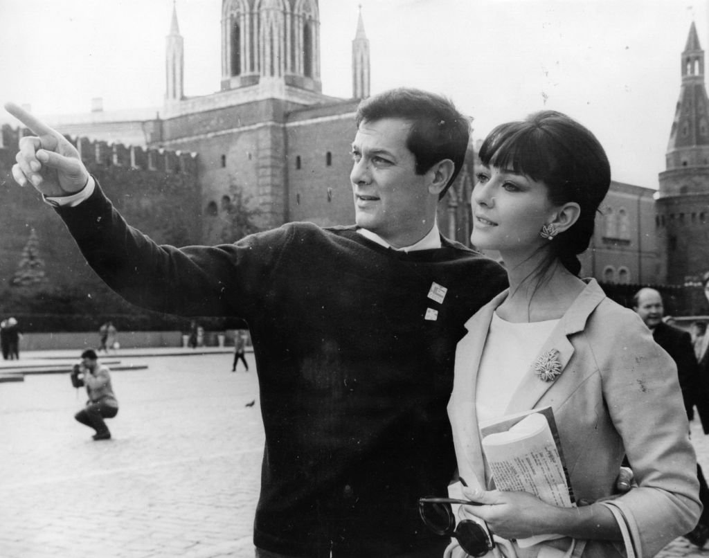 Tony Curtis and Christine Kaufmann | Image Source: Getty Images