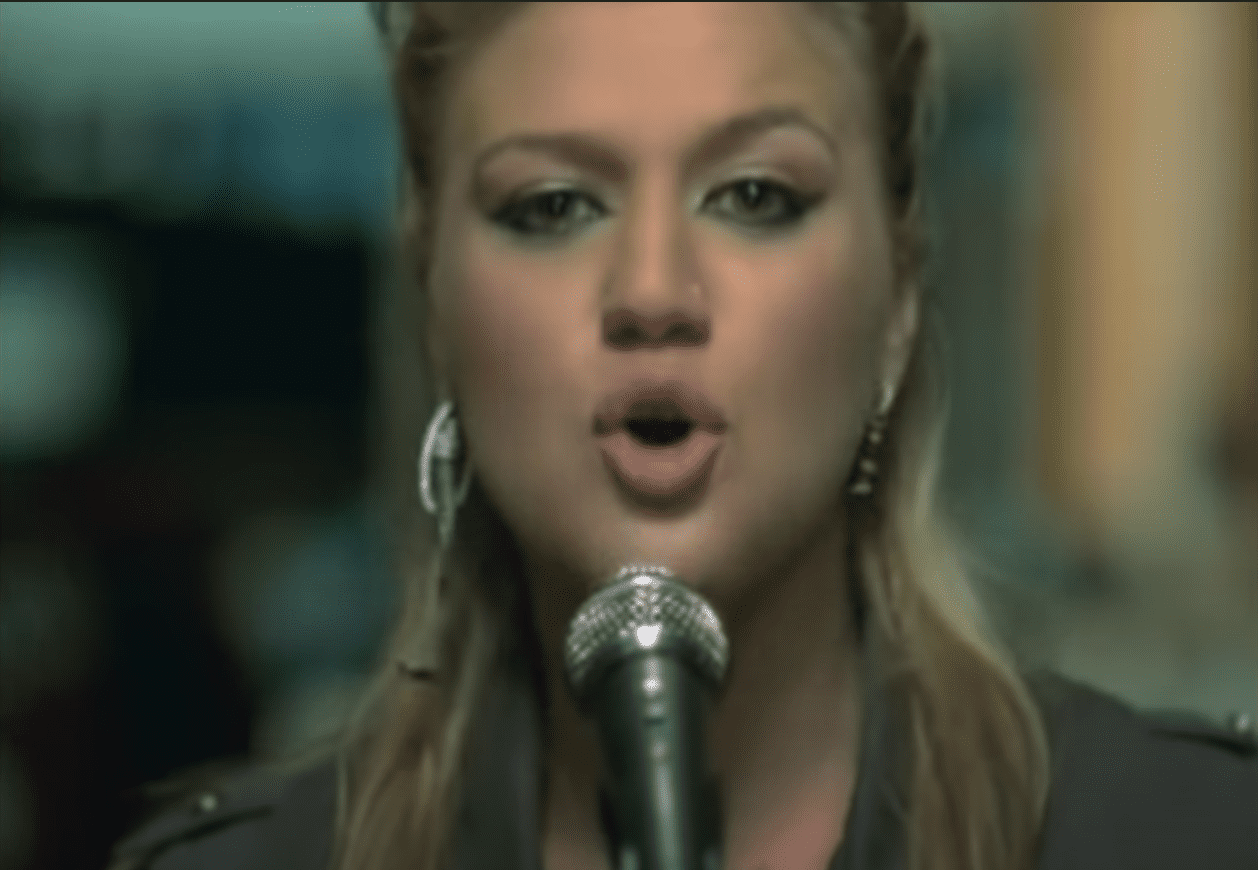 Image Source: Youtube/Kelly Clarkson