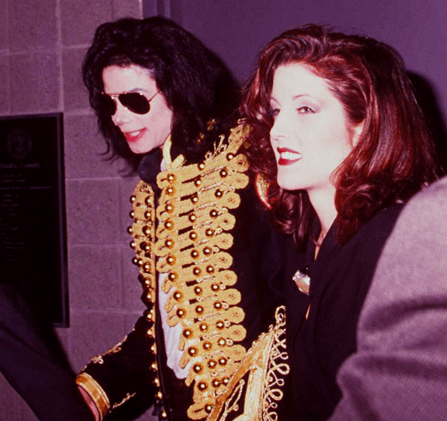 Michael Jackson & Lisa Marie Presley Backstage At "Elvis The Tribute" At The Pyrmid Theatre in 1994. | Source: Getty Images. Michael Jackson & Lisa Marie Presley Backstage At "Elvis The Tribute" At The Pyrmid Theatre in 1994. | Source: Getty Images.