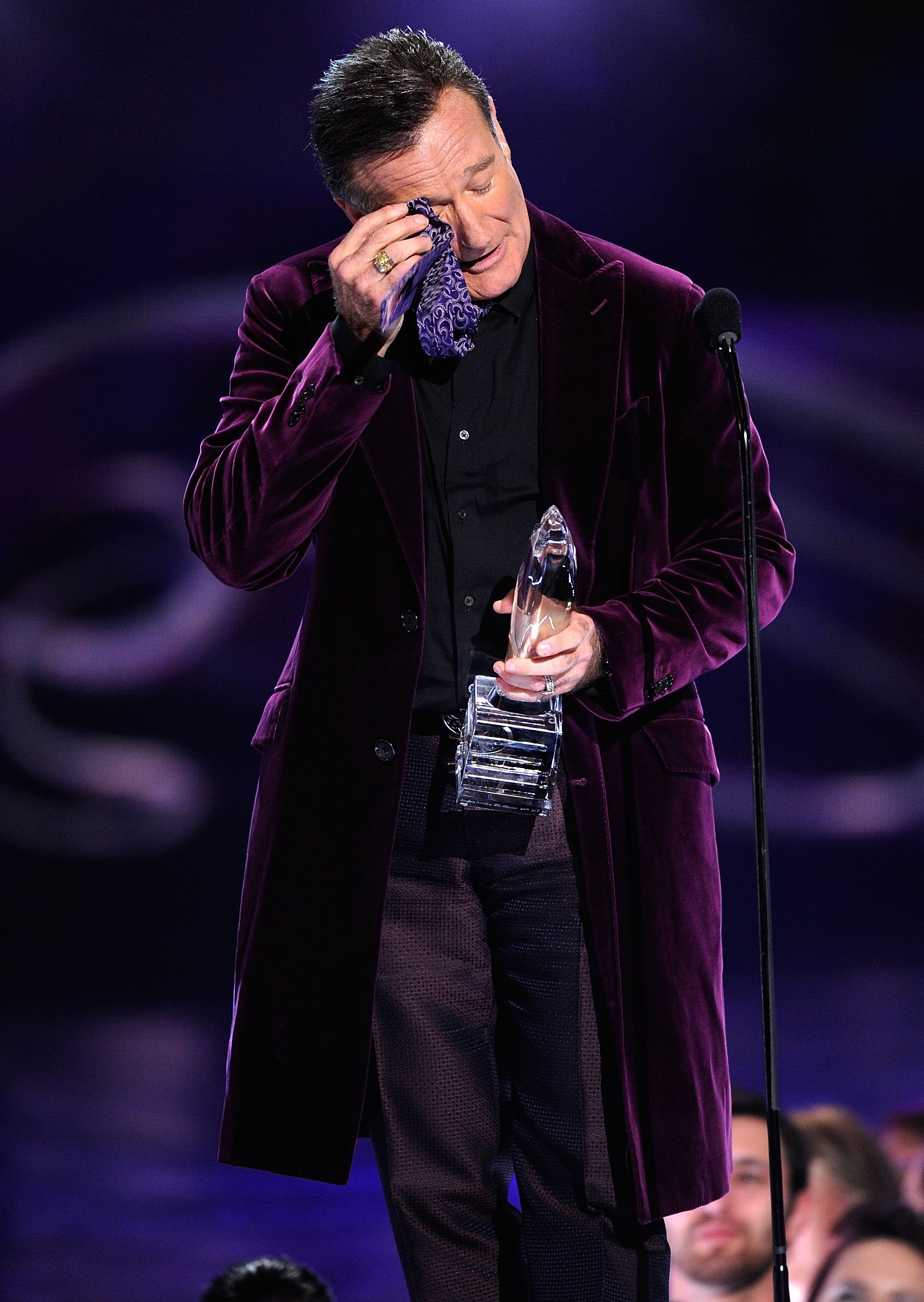 Image Credits: Getty Images / Kevork Djansezian | Actor Robin Williams accepts the Favorite Scene Stealing Guest Star award during the 35th Annual People's Choice Awards held at the Shrine Auditorium on January 7, 2009 in Los Angeles, California. Image Credits: Getty Images / Kevork Djansezian | Actor Robin Williams accepts the Favorite Scene Stealing Guest Star award during the 35th Annual People's Choice Awards held at the Shrine Auditorium on January 7, 2009 in Los Angeles, California.