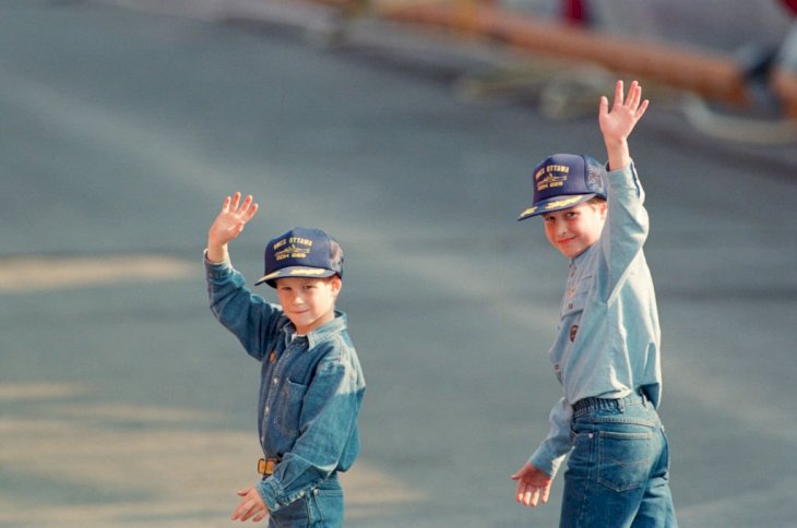 Image Credit: Getty Images / Prince Harry (left) and Prince William (right) wave to the cameras during their tour of Canada.