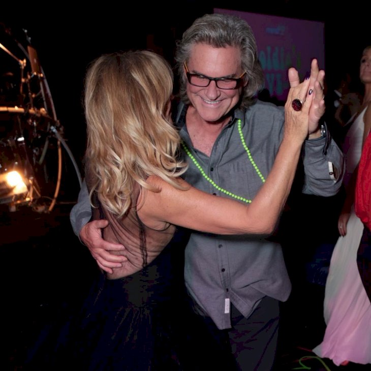 Image Credit: Getty Images / Goldie Hawn and Kurt Russell dancing together.