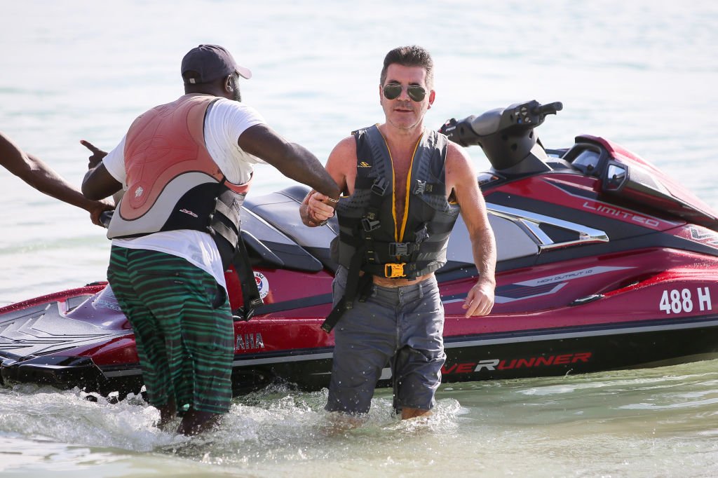 Image Credit: Getty Images / Simon Cowell is seen on the beach on December 22, 2019 in Bridgetown, Barbados.
