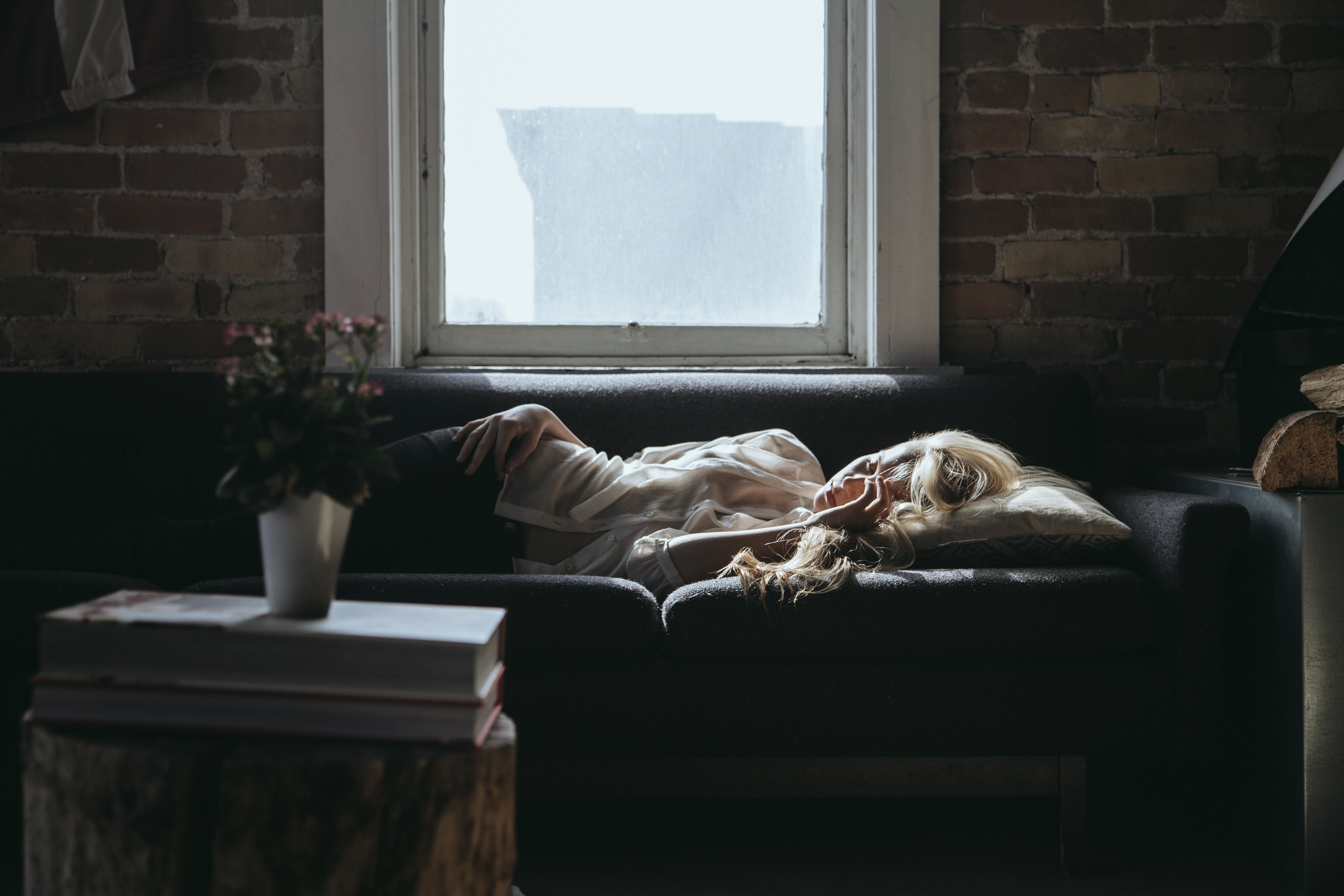 Sleeping on a friend's couch| Unsplash
