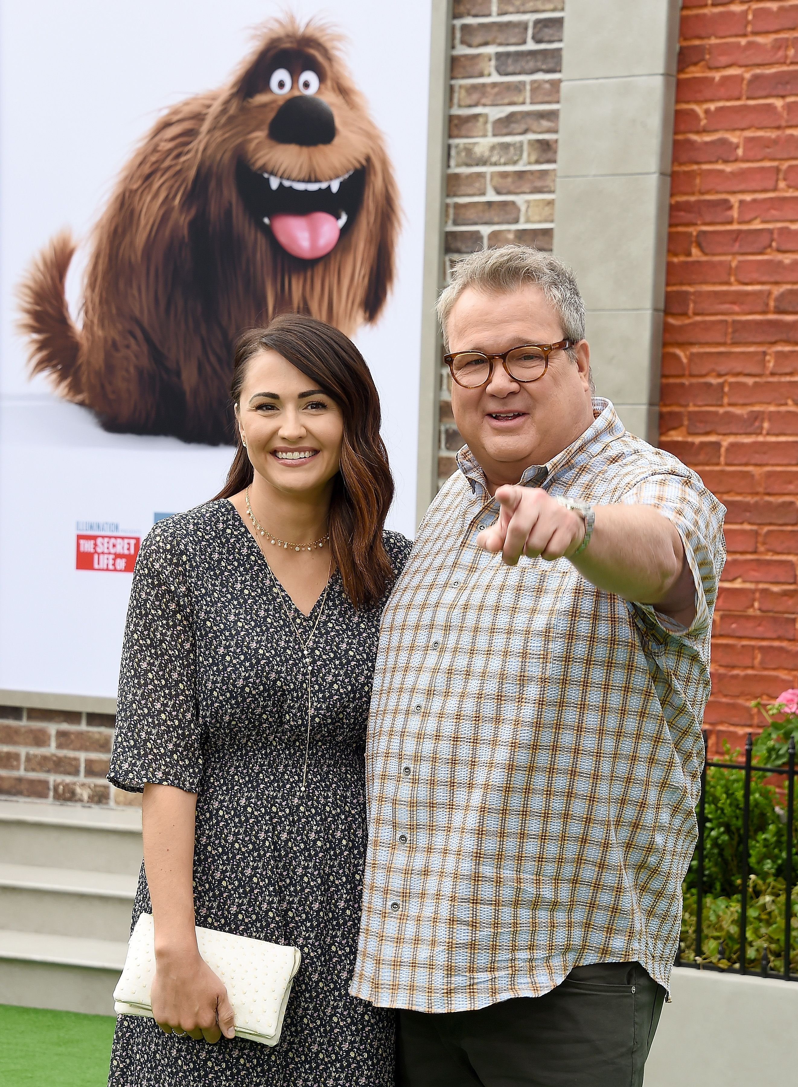 Eric Stonestreet is happily in love with his girlfriend Lindsay Schweitzer / Getty Images Eric Stonestreet is happily in love with his girlfriend Lindsay Schweitzer / Getty Images