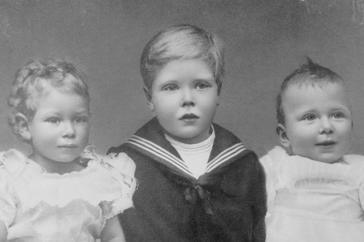Image Credits: Getty Images / Speaight / Mansell / The LIFE Picture Collection | The future King Edward VIII (left) and his brother, the future King George VI (centre) with a baby (right), possibly their sister Princess Mary.