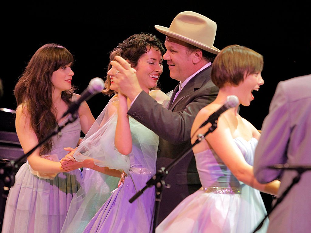 Image Credit: Getty Images / Stars dance during the final act of the Patsy Cline tribute at Disney Hall in Los Angeles May 07, 2011.