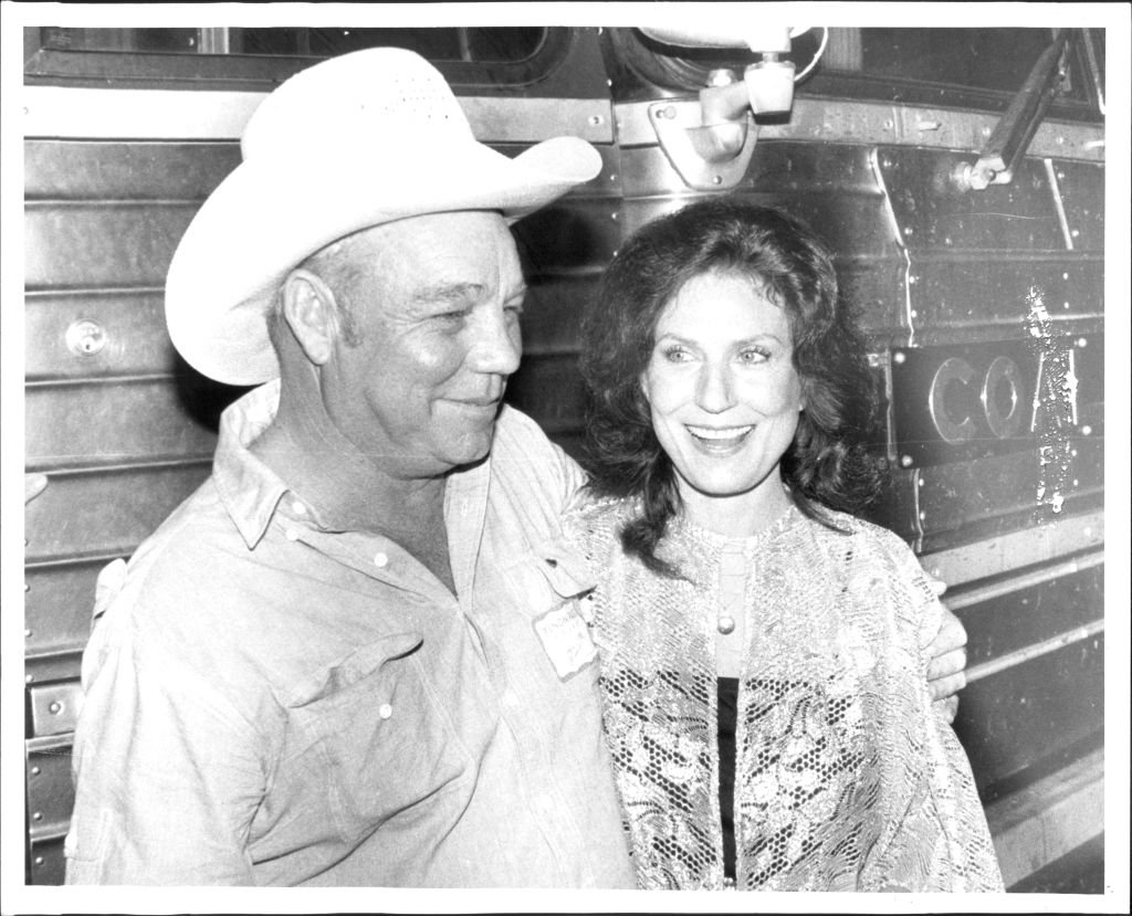 Image Credit: Getty Images / American country music singer and guitarist Loretta Lynn and her husband Oliver Lynn, Jr. (also known as Mooney).