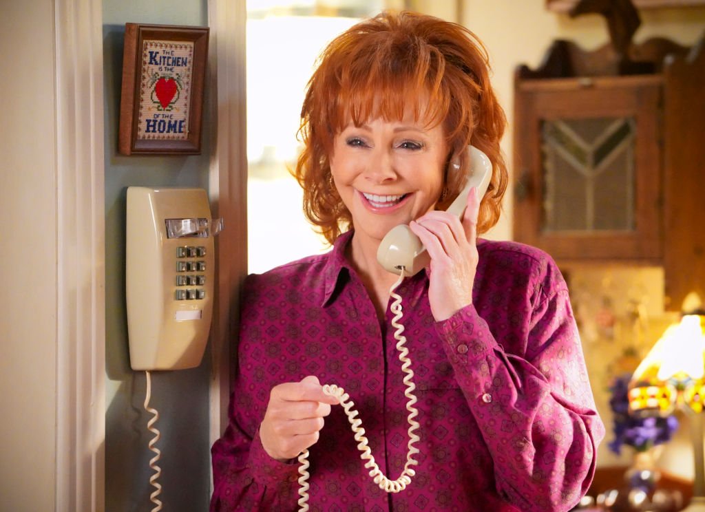 Image Credit: Getty Images / Award winning actress and singer, Reba McEntire on set.