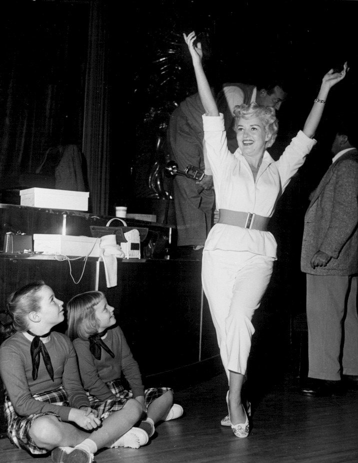 Image Source: Wikimedia Commons|Grable's daughters Victoria Elizabeth and Jessica watch her rehearse for her TV debut on Shower of Stars (1954) Image Source: Wikimedia Commons|Grable's daughters Victoria Elizabeth and Jessica watch her rehearse for her TV debut on Shower of Stars (1954)