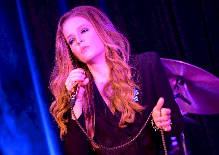 Image Credit: Getty Images / Singer Lisa Marie Presley performs at an event.