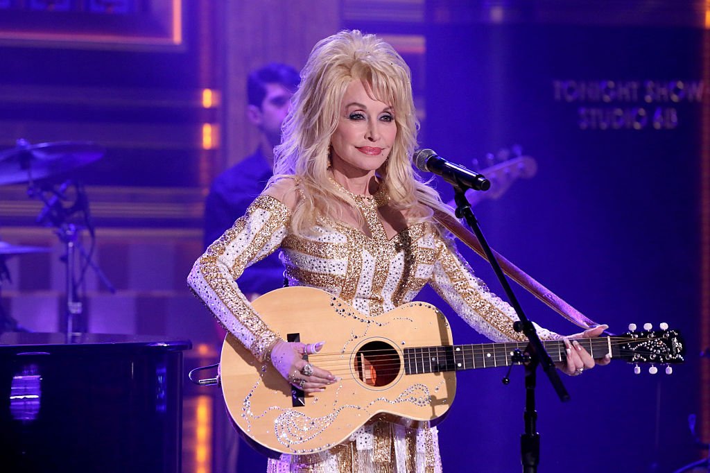 Image Credits: Getty Images / Andrew Lipovsky / NBCU Photo Bank / NBCUniversal | Musical guest Dolly Parton performs on August 23, 2016. Image Credits: Getty Images / Andrew Lipovsky / NBCU Photo Bank / NBCUniversal | Musical guest Dolly Parton performs on August 23, 2016.