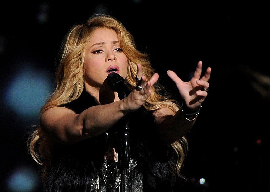 Image Credit: Getty Images / Shakira performing at a show.