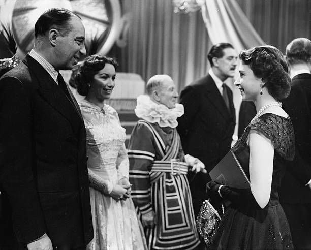 Queen Elizabeth II meets actors Bill Fraser and Pat Kirkwood during her tour of the BBC television Studios. | Source: Getty Images