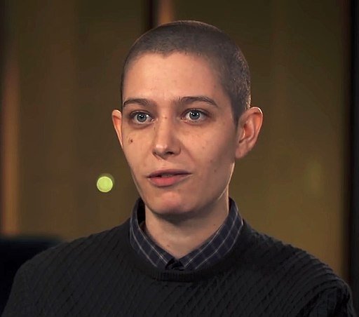 Billions, official YouTube channel / CC BY / Wikimedia