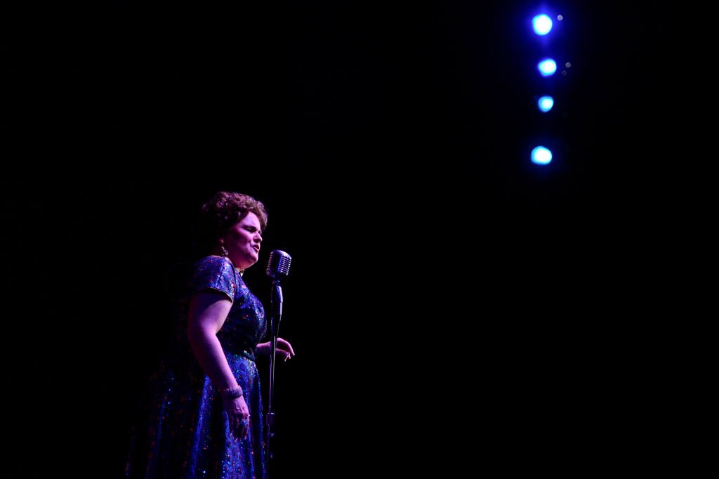 Image Credit: Getty Images / Melissa Swift-Sawyer, playing Patsy Cline, sings during a performance of Always Patsy Cline on Thursday at the Candlelight Dinner Playhouse.
