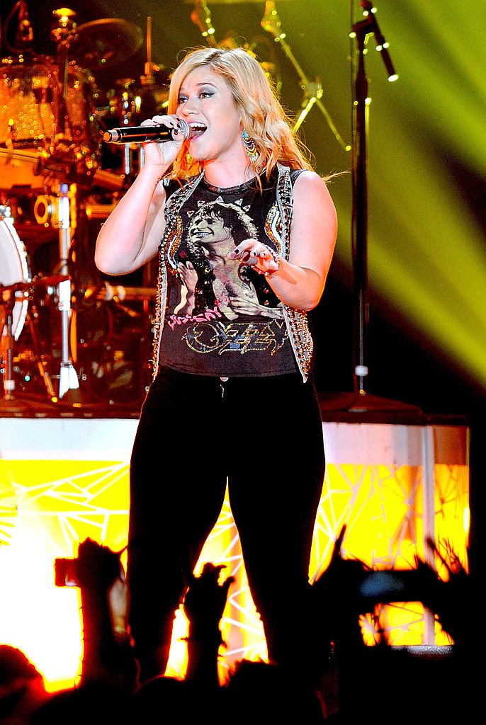 Image Source: Getty Images/Kelly Clarkson performs at MEN Arena on October 12, 2012 in Manchester, England