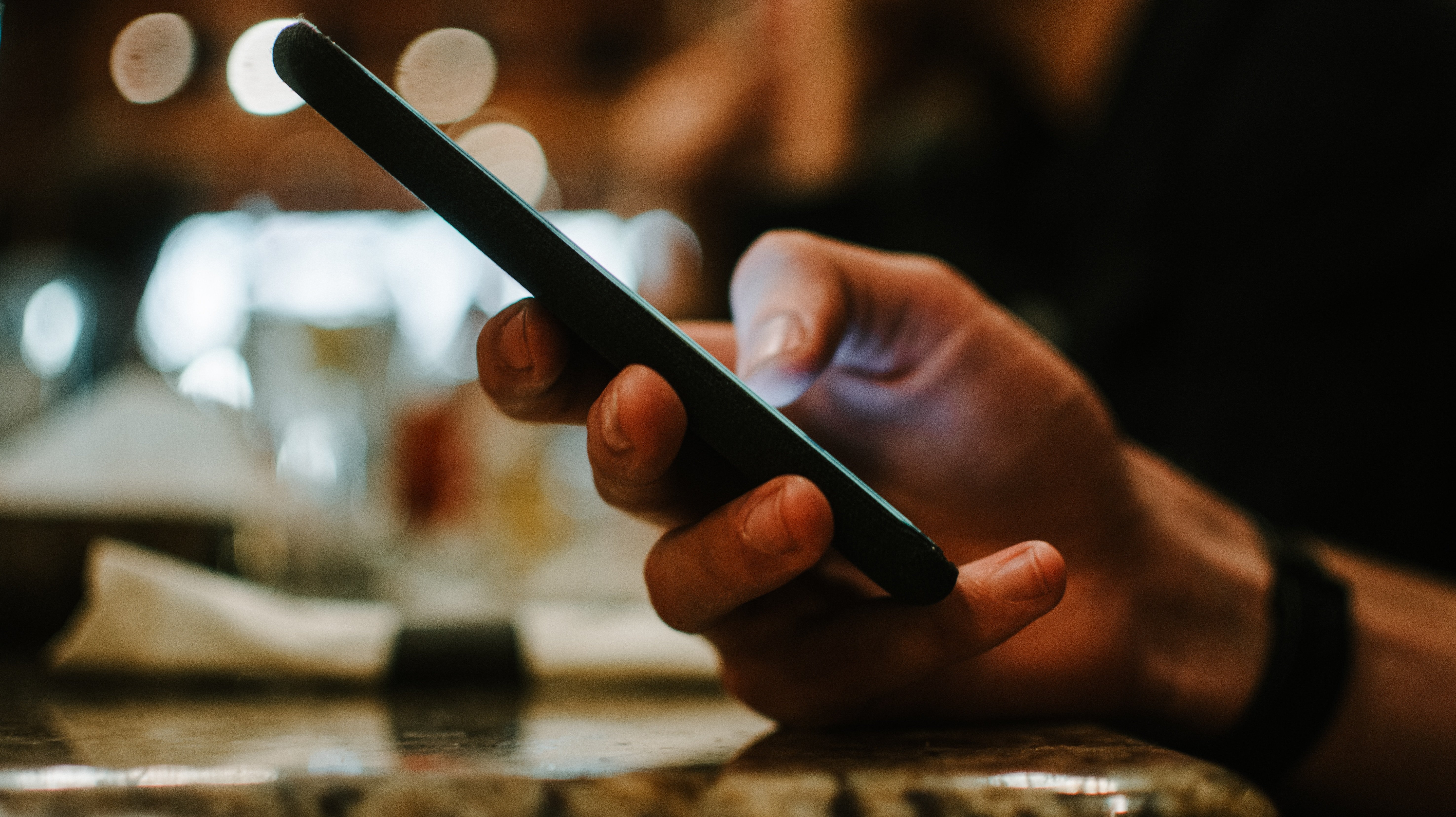 Texting someone new | Unsplash