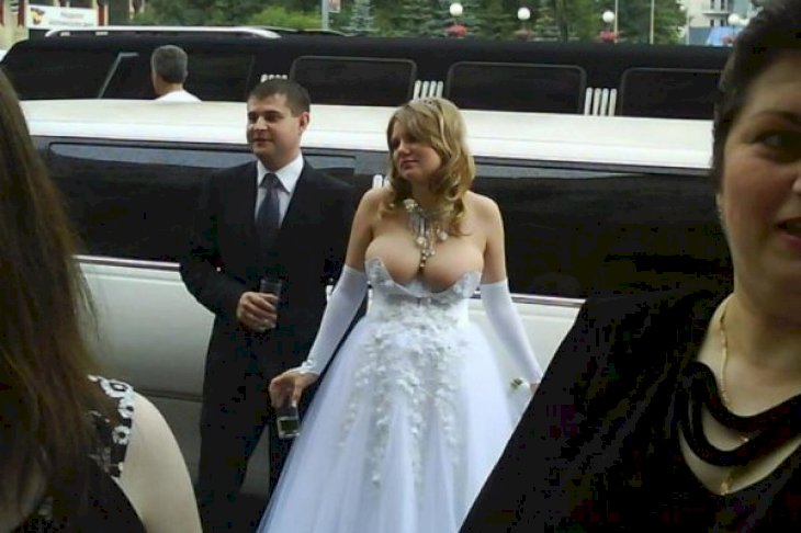 wedding dress that made guests uncomfortable