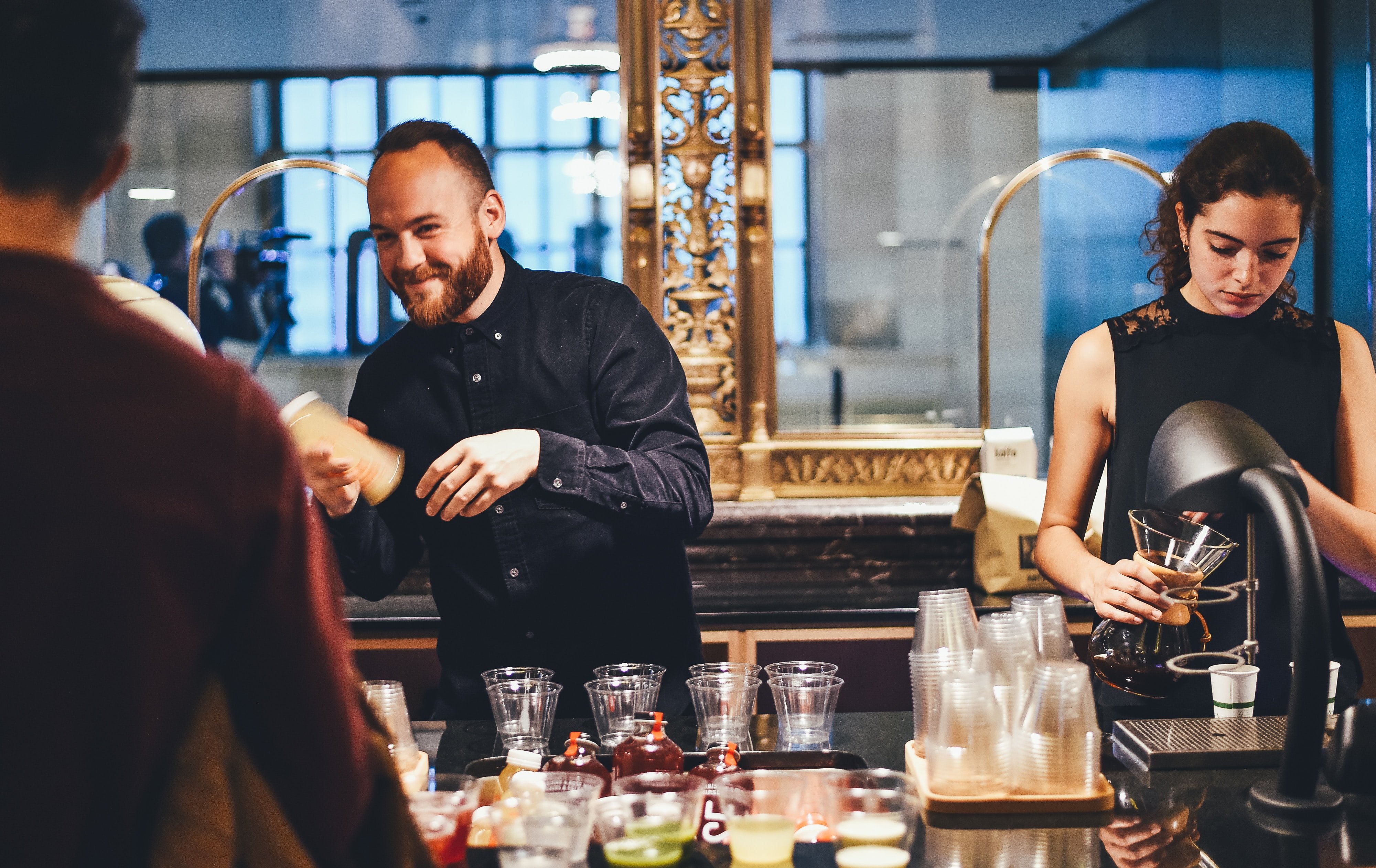 Bartender ignores server | Unsplash Bartender ignores server | Unsplash