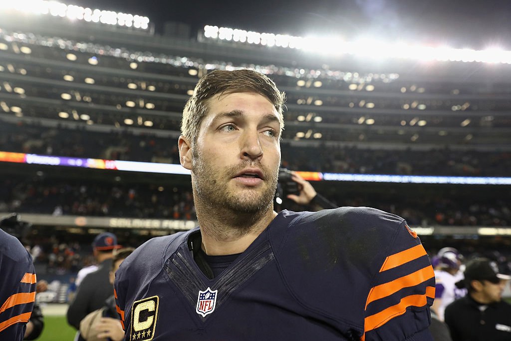 Image Credits: Getty Images / Elsa | Jay Cutler #6 of the Chicago Bears reacts after the Chicago Bears defeated the Minnesota Vikings 20-10 at Soldier Field on October 31, 2016 in Chicago, Illinois.