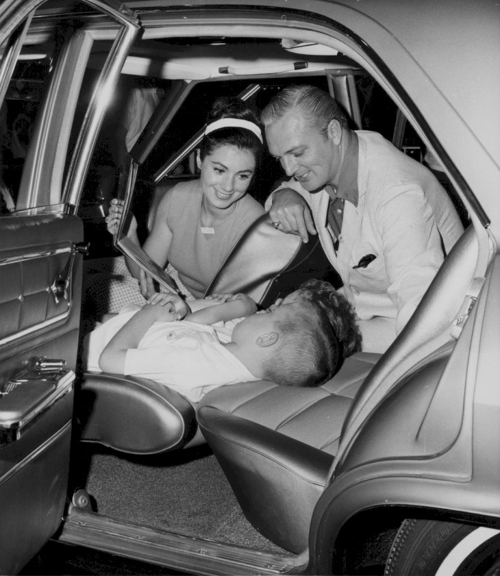 Image Credit: Getty Images / Shirley Jones with her first husband, Jack Cassidy, and two of their sons.