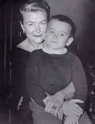 Robin and Laurie Williams, 1957. YouTube/Teresa Stori Robin and Laurie Williams, 1957. YouTube/Teresa Stori