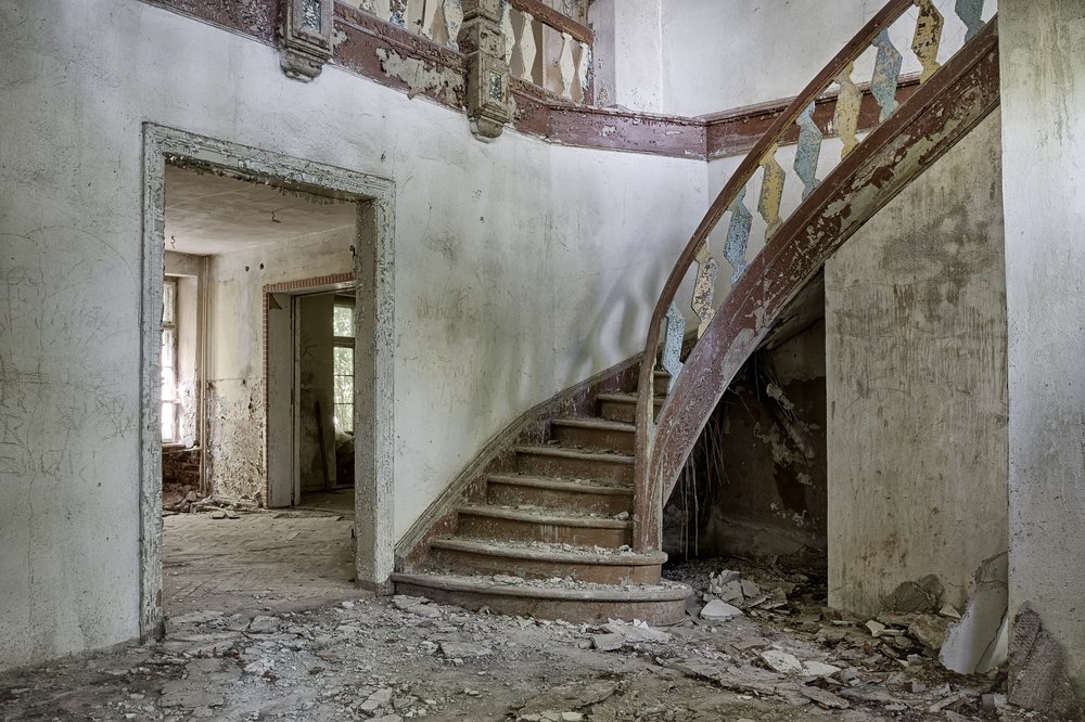 The interior of an abandoned mansion | Shutterstock