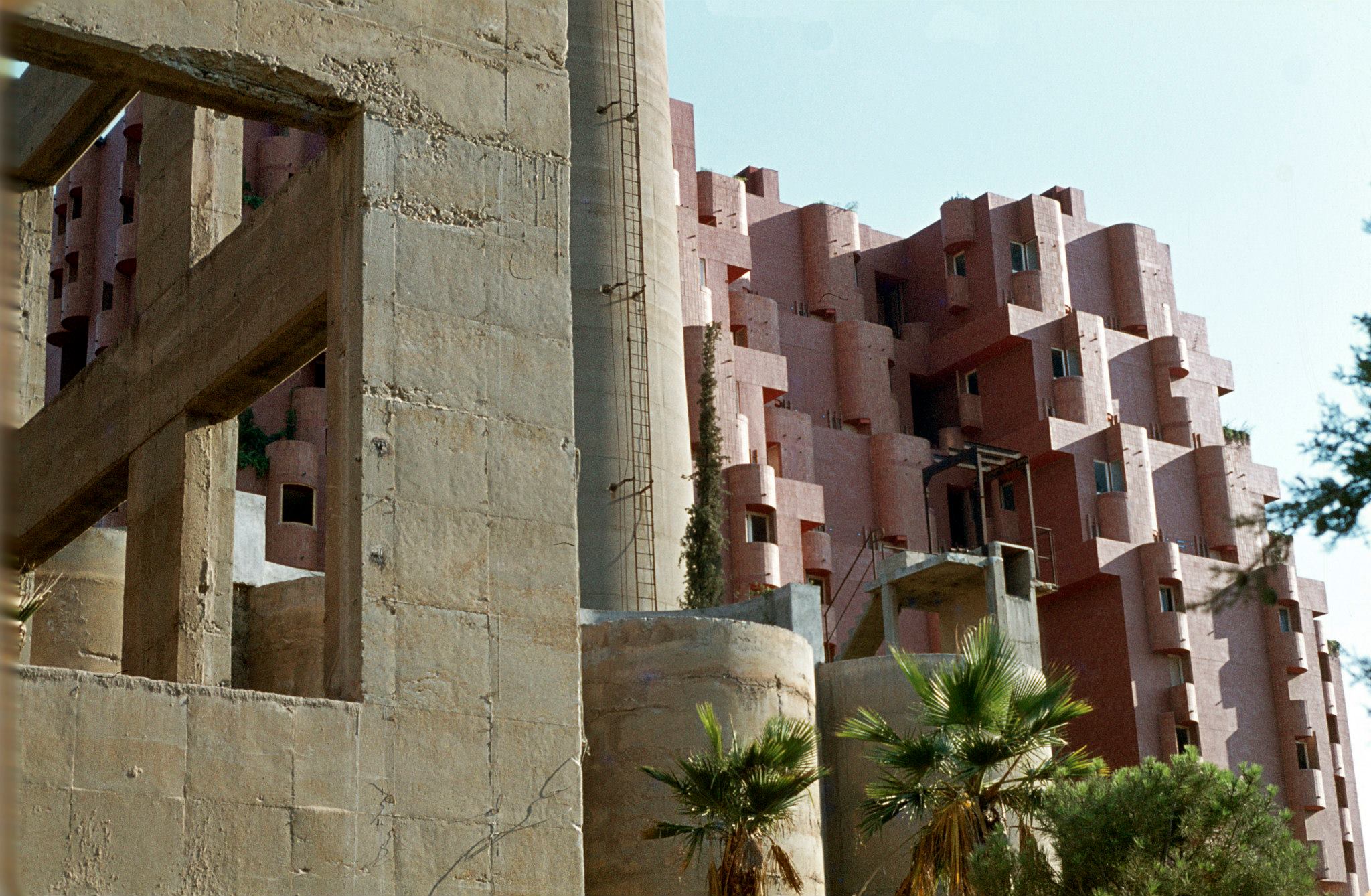 Image Credit: Facebook/Ricardo Bofill Taller de Arquitectura Image Credit: Facebook/Ricardo Bofill Taller de Arquitectura