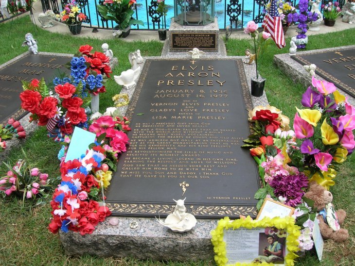 Image Credits: Flickr | The late star passed away at the young age of 42, but there are theories he feigned his death.