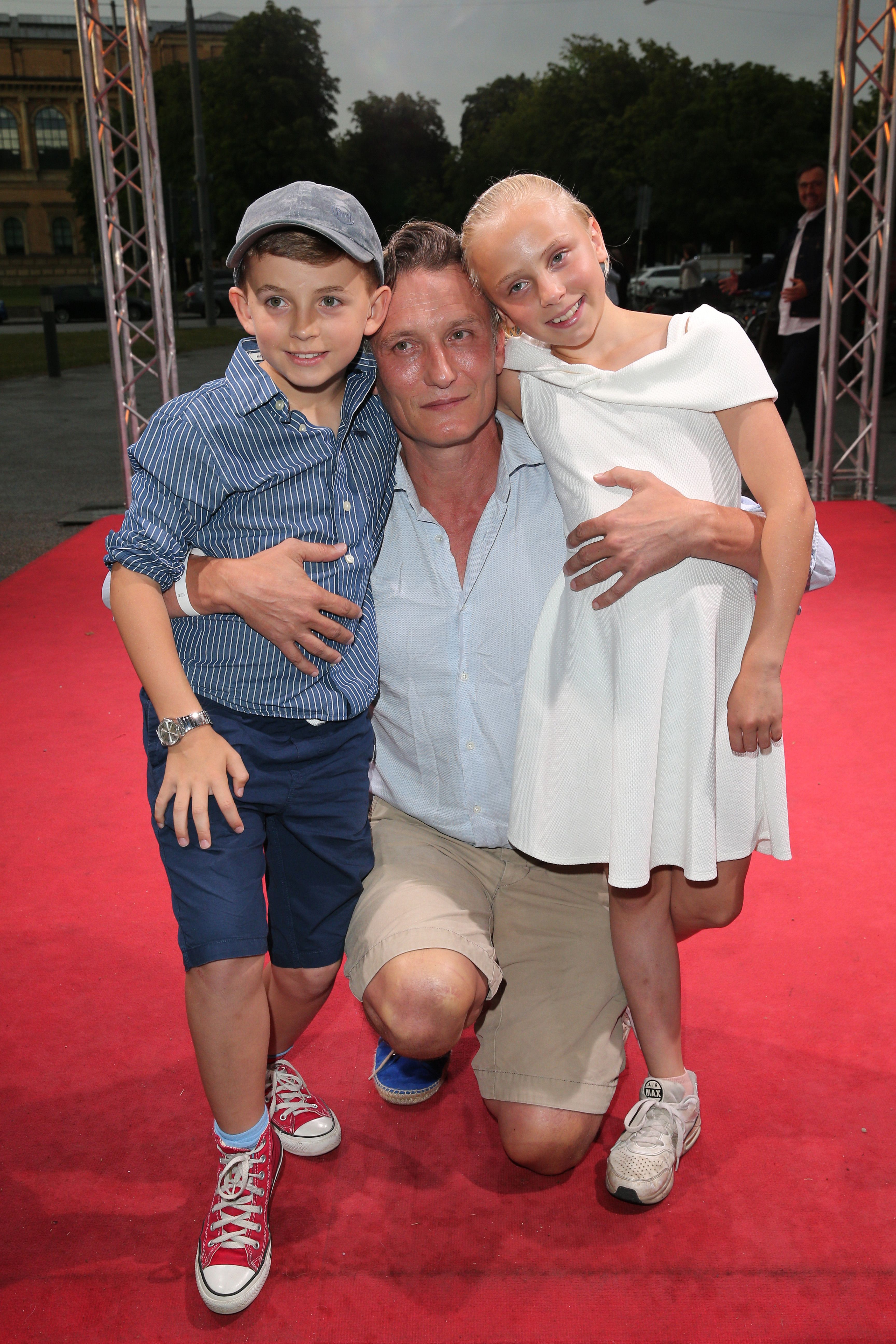 Oliver Masucci with his son Vito and daughter Pina / Photo: Getty Images