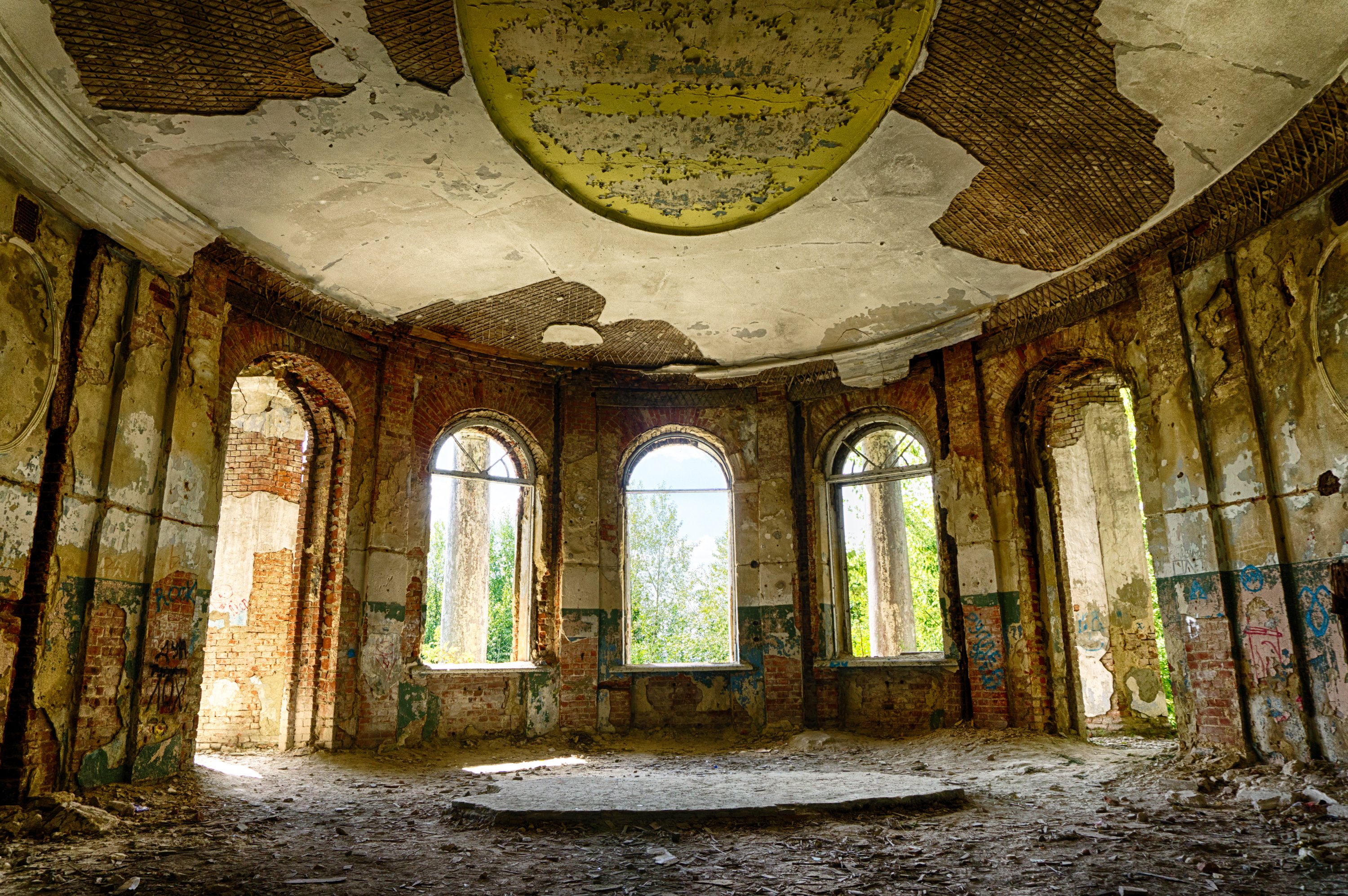 Abandoned mansion, hall, inside view | Shutterstock