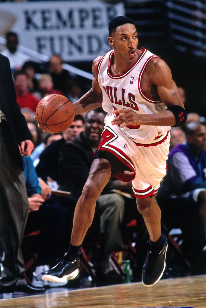 Image Credits: Getty Images / Scott Cunningham / NBAE | Scottie Pippen #33 of the Chicago Bulls handles the ball against the Charlotte Hornets on May 3, 1998 at the United Center in Chicago, Illinois.