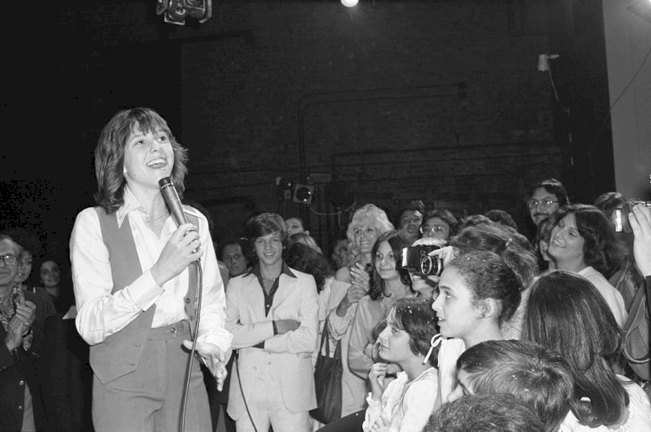 Image Credit: Getty Images / Kristy McNichol sings for a crowd of fans.